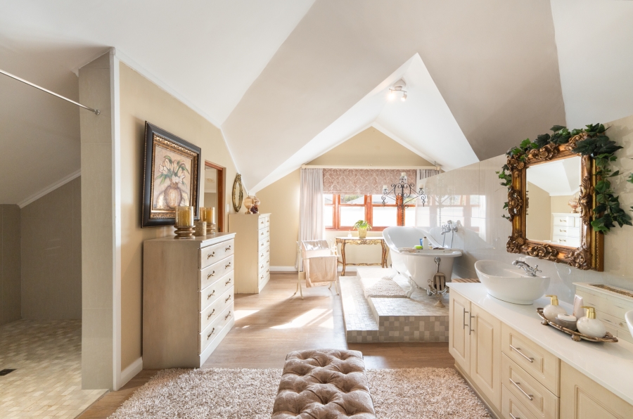 5 Bedroom Property for Sale in Northcliff Western Cape